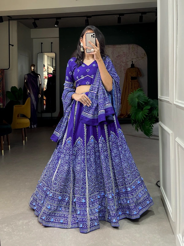 Antique Fashion  Steal Everyone s Heart And Attention By Wearing This Amazing Bandhani Printed Navy Blue-Colored Lehngha  Women Can Wear This Lehngha In Wedding Function And Special Functions   - Navy Blue