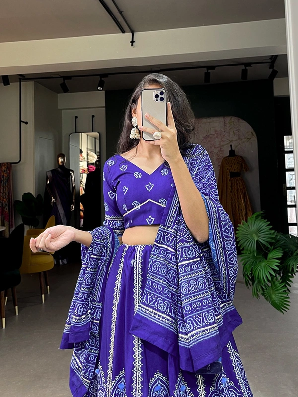 Antique Fashion  Steal Everyone s Heart And Attention By Wearing This Amazing Bandhani Printed Navy Blue-Colored Lehngha  Women Can Wear This Lehngha In Wedding Function And Special Functions   - Navy Blue