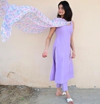 Antique Fashion 1 RATE AND SIZE REWISED**LUXURIES BEAUTIFUL ALL NEW LILAC MASKA COTTON KURTA SUIT SET WITH LOVELY FLORAL LUREX DUPPTA WITH PENT PAIR* - S (36)