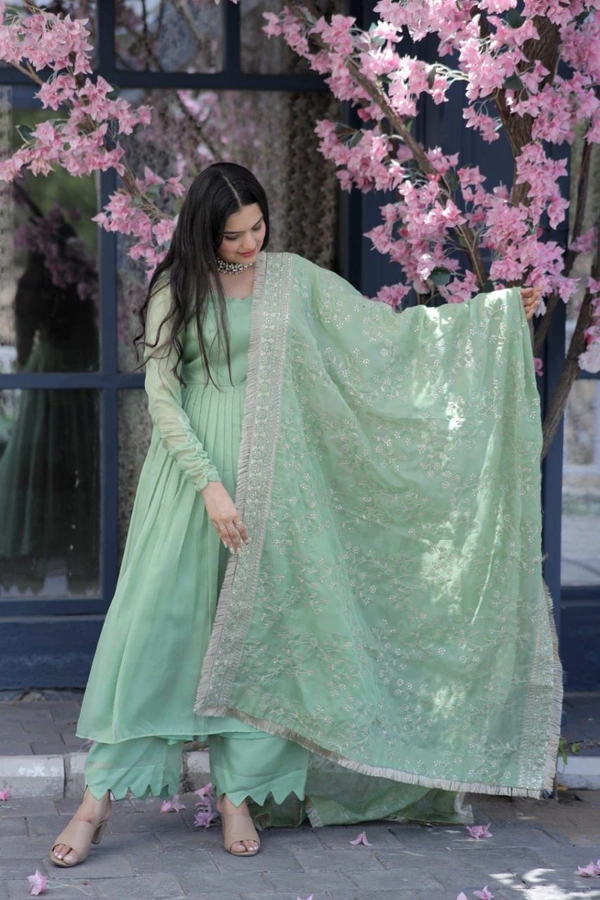 Antique Fashion 1  Be Center of Attractions with this Tebby Silk Top With Embroidered Dupatta Attached with Plazzo Select this with one blink and add in your wardrobe - pista, M (38)