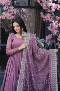 Antique Fashion 1  Be Center of Attractions with this Tebby Silk Top With Embroidered Dupatta Attached with Plazzo Select this with one blink and add in your wardrobe - onion, M (38)