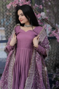Antique Fashion 1  Be Center of Attractions with this Tebby Silk Top With Embroidered Dupatta Attached with Plazzo Select this with one blink and add in your wardrobe - onion, M (38)