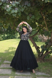 Antique Fashion 1 GOWN COLLECTIONS  - Black, Xl (42)