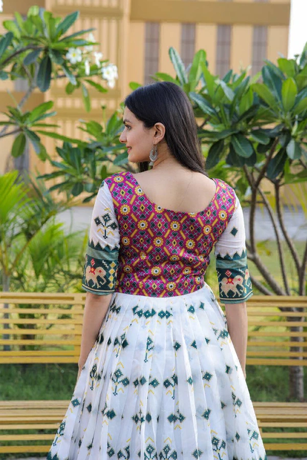 Antique Fashion   PREMIUM DESIGNER READYMADE GOWN COLLECTIONS  - Xl (42)