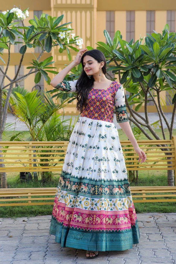 Antique Fashion   PREMIUM DESIGNER READYMADE GOWN COLLECTIONS  - Xxl (44)