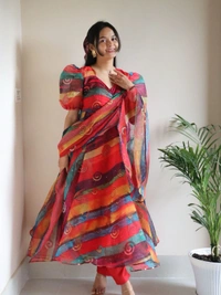 Antique Fashion 1 You gonna love elegance with Modern touch, Here we Presenting Exclusive Real shoot Design 🌸 - L (40)