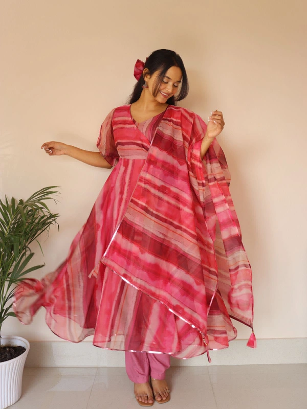 Antique Fashion  You gonna love elegance with Modern touch, Here we Presenting Exclusive Real shoot Design 🌸 - X's (34)