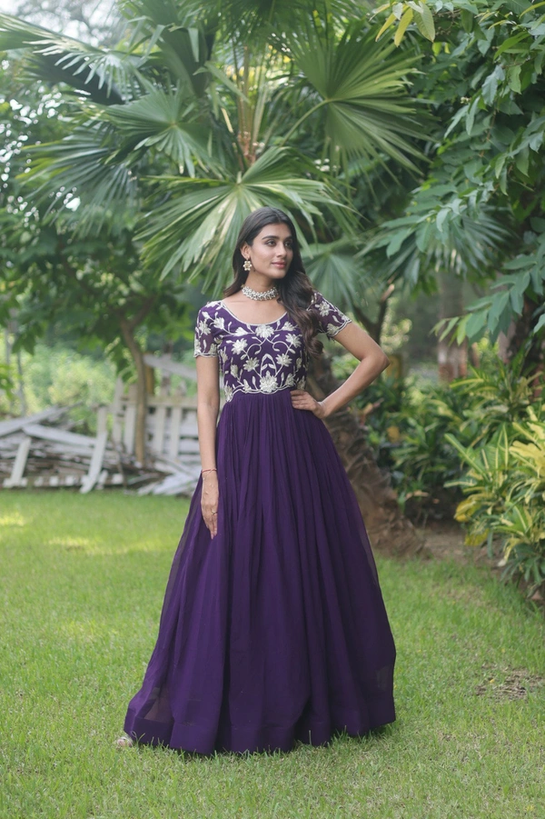 Antique Fashion   It’s Shows the newly updated trend It become aspirational for women to wear the best of gowns  - Xl (42), pink