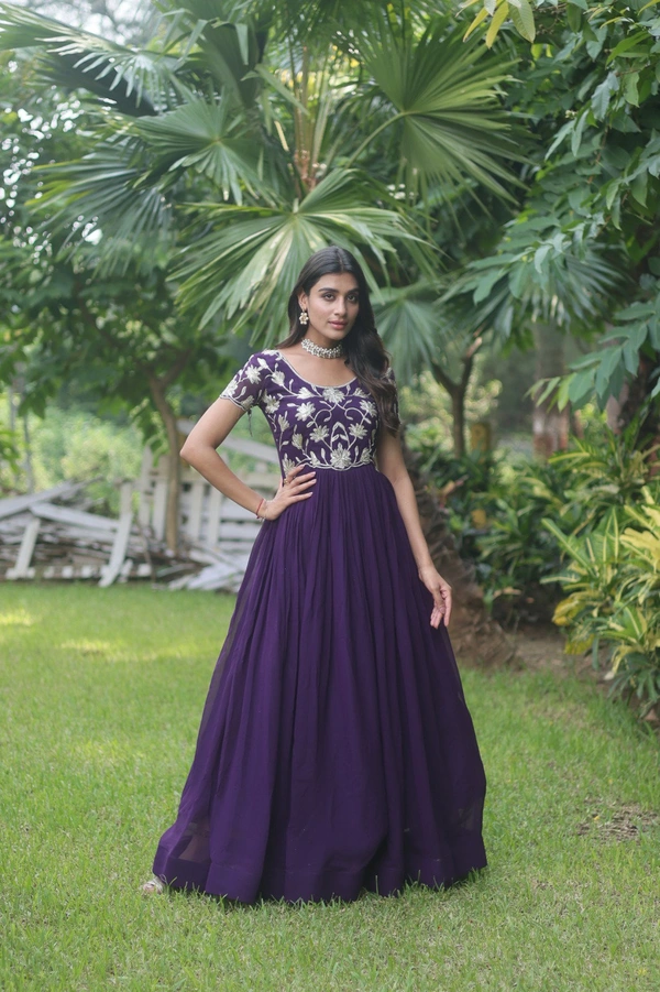 Antique Fashion   It’s Shows the newly updated trend It become aspirational for women to wear the best of gowns  - Xl (42), pink