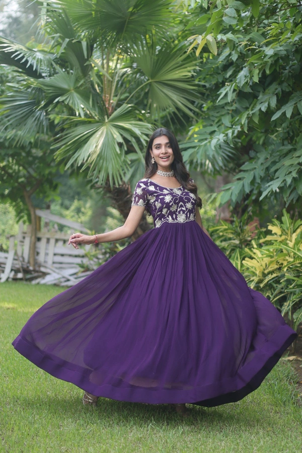 Antique Fashion   It’s Shows the newly updated trend It become aspirational for women to wear the best of gowns  - Xl (42), pink