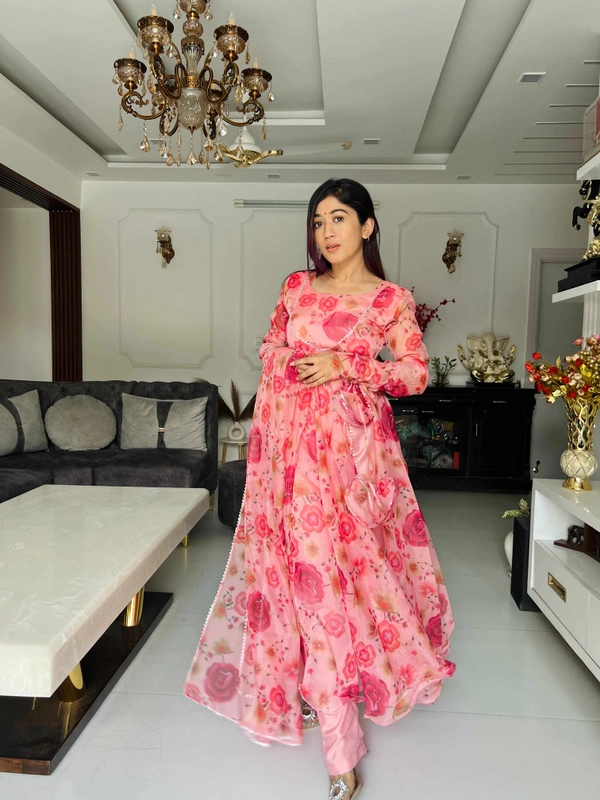 Antique Fashion  You gonna love elegance with Modern touch, Here we Presenting Exclusive Real shoot Design 🌸 - S (36)