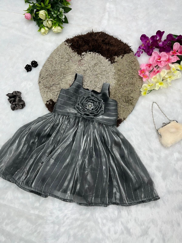 Antique Fashion  You gonna love elegance with Modern touch Here we Presenting Exclusive Real shoot Design   - 6-7 Year