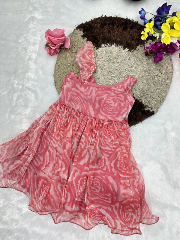 Antique Fashion  You gonna love elegance with Modern touch Here we Presenting Exclusive Real shoot Design   - 6-7 Year