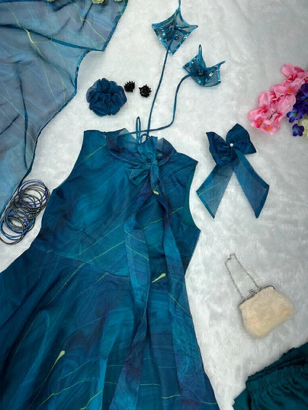 Antique Fashion 1 You gonna love elegance with Modern touch ,Here we Presenting Exclusive own modeling Real shoot Design 🌸 - M (38)
