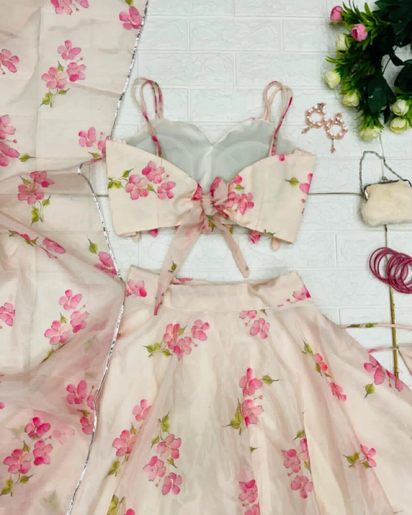 Antique Fashion  You gonna love elegance with Modern touch ,Here we Presenting Exclusive Real shoot Design 🌸