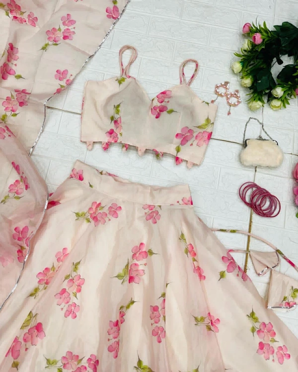 Antique Fashion  You gonna love elegance with Modern touch ,Here we Presenting Exclusive Real shoot Design 🌸