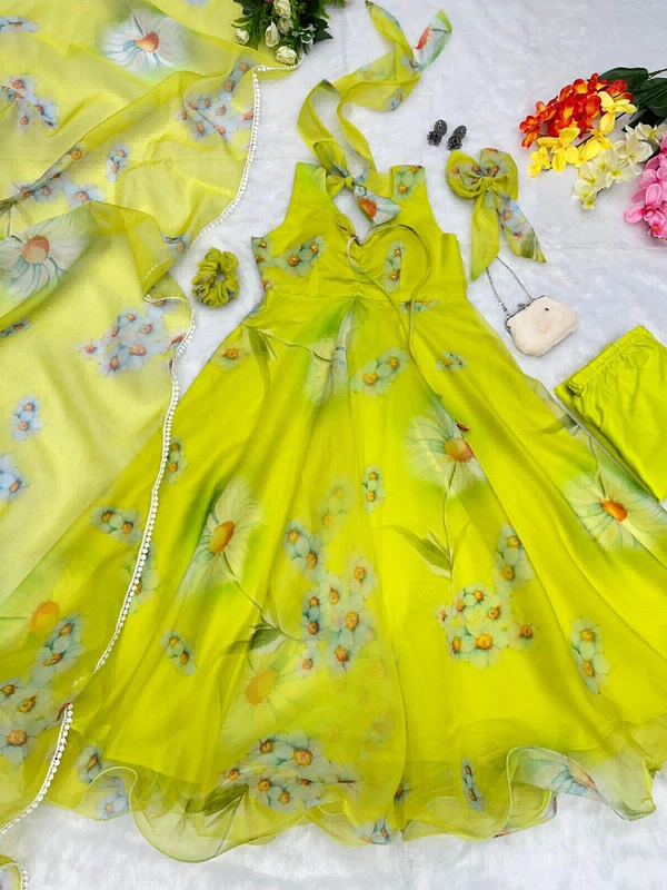 Antique Fashion  You gonna love elegance with Modern touch ,Here we Presenting Exclusive own modeling Real shoot Design 🌸 - M (38)