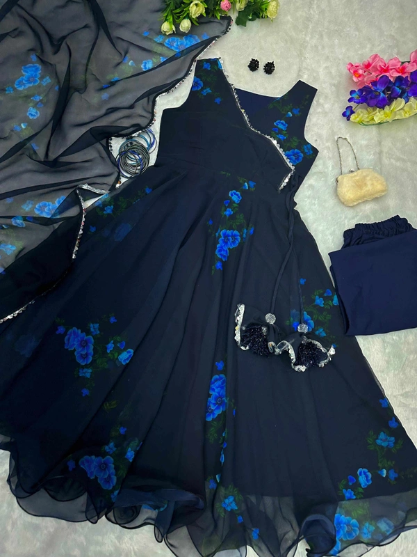 Antique Fashion 1 You gonna love elegance with Modern touch ,Here we Presenting Exclusive Real shoot Design 🌸 - L (40)
