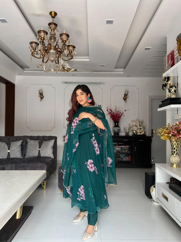 Antique Fashion 1 You gonna love elegance with Modern touch, Here we Presenting Exclusive Real shoot Design 🌸 - L (40)