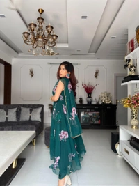 Antique Fashion 1 You gonna love elegance with Modern touch, Here we Presenting Exclusive Real shoot Design 🌸 - L (40)