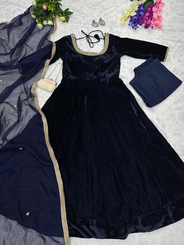 Antique Fashion 1 You gonna love elegance with Modern touch, Here we Presenting Exclusive velvet Design 🌸 - Xl (42)