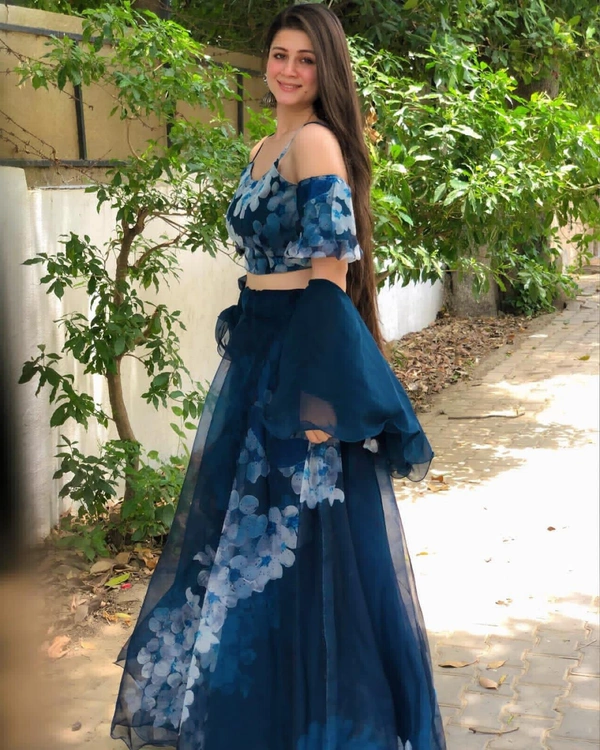 Antique Fashion 1 You gonna love elegance with Modern touch ,Here we Presenting Exclusive Real shoot Design 🌸