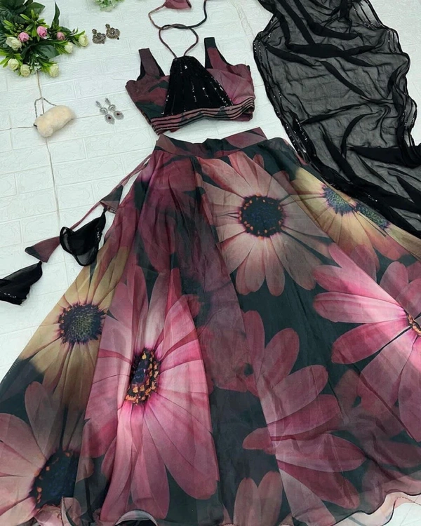 Antique Fashion  You gonna love elegance with Modern touch ,Here we Presenting Exclusive Real shoot Design 🌸