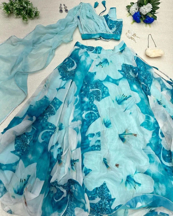 Antique Fashion  You gonna love elegance with Modern touch ,Here we Presenting Exclusive Real shoot Design 🌸