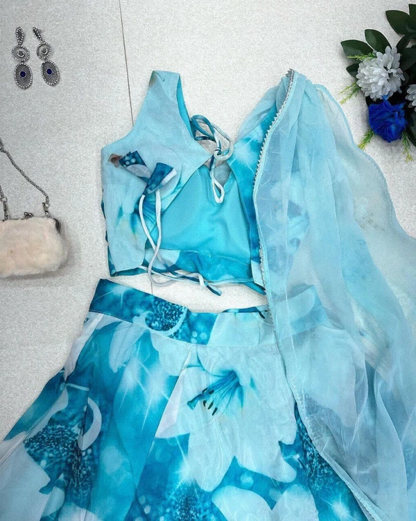 Antique Fashion  You gonna love elegance with Modern touch ,Here we Presenting Exclusive Real shoot Design 🌸