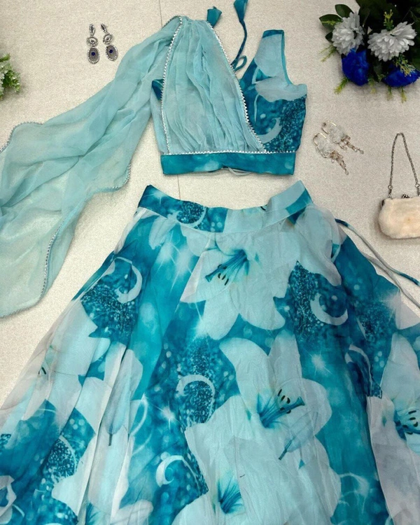 Antique Fashion  You gonna love elegance with Modern touch ,Here we Presenting Exclusive Real shoot Design 🌸