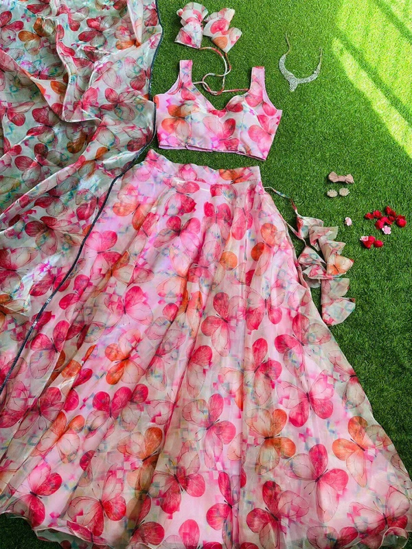 Antique Fashion  You gonna love elegance with Modern touch ,Here we Presenting Exclusive Real shoot Design 🌸