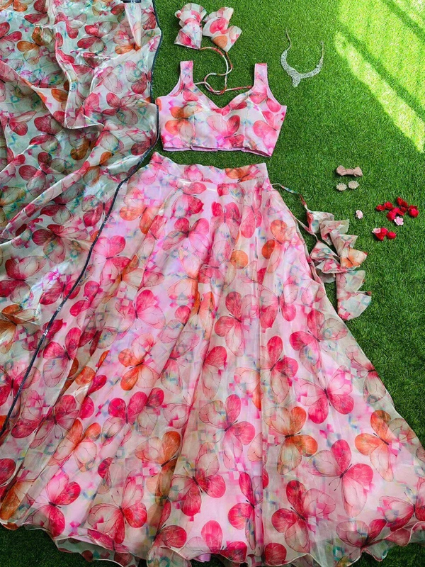 Antique Fashion  You gonna love elegance with Modern touch ,Here we Presenting Exclusive Real shoot Design 🌸