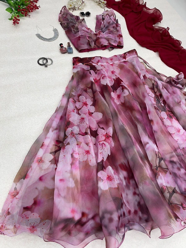 Antique Fashion  You gonna love elegance with Modern touch ,Here we Presenting Exclusive Real shoot Design 🌸