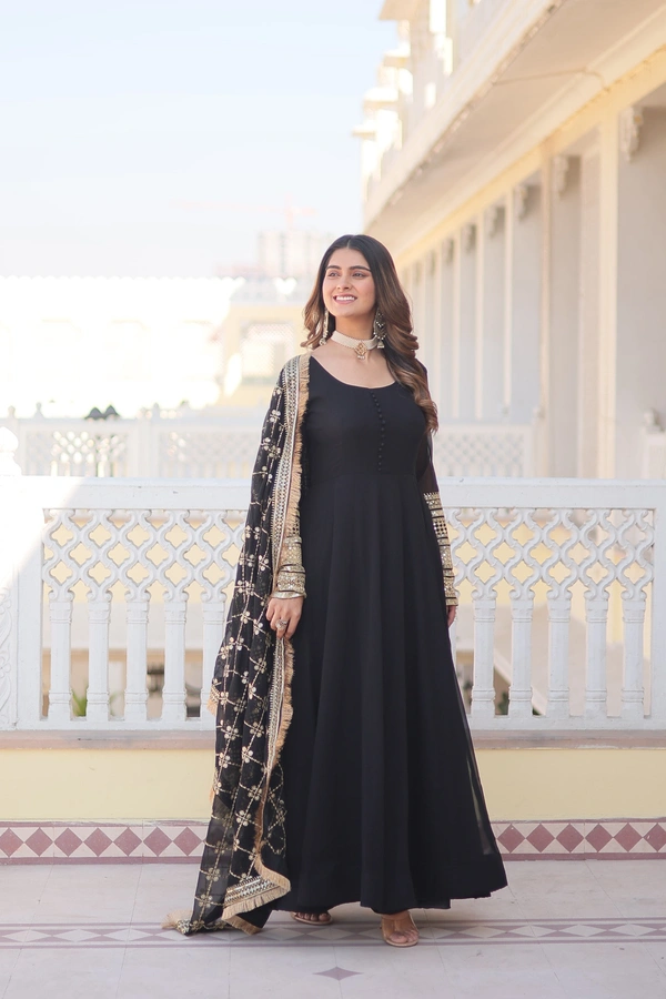 Antique Fashion 1 Faux Blooming Gown with Dupatta With Attractive Embroidered Sequins work with Lace Border.* - M (38), Black