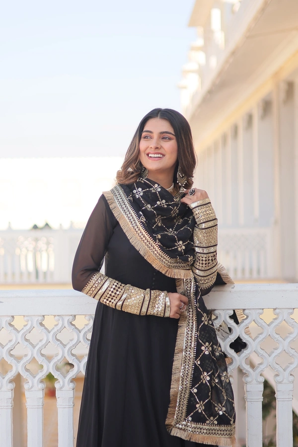 Antique Fashion 1 Faux Blooming Gown with Dupatta With Attractive Embroidered Sequins work with Lace Border.* - M (38), Black