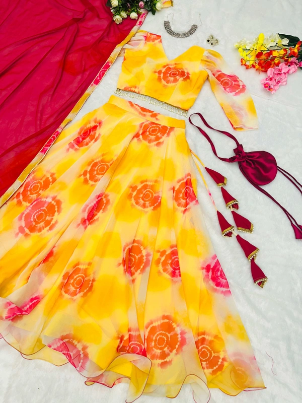 Antique Fashion  You gonna love elegance with Modern touch ,Here we Presenting Exclusive Real shoot Design 🌸