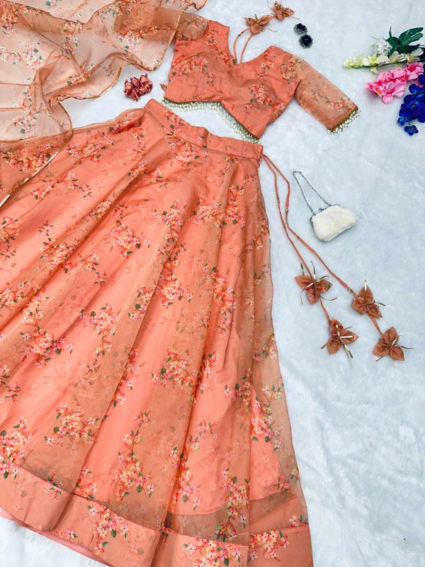 Antique Fashion  You gonna love elegance with Modern touch ,Here we Presenting Exclusive Real shoot Design special for haldi 🌸