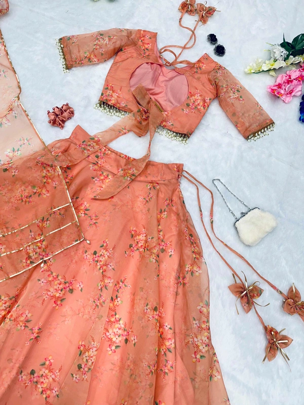 Antique Fashion  You gonna love elegance with Modern touch ,Here we Presenting Exclusive Real shoot Design special for haldi 🌸