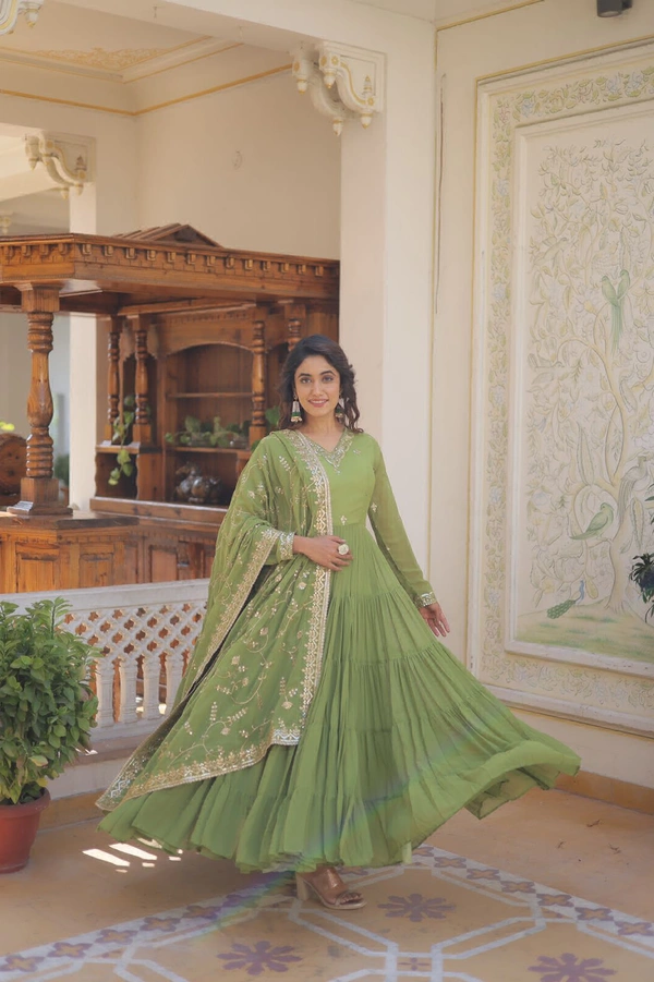 Antique Fashion  GOWN WITH DUPATTA - parrot green, L (40)