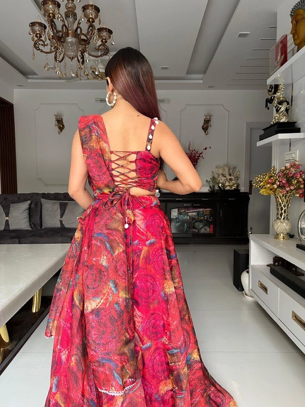 Antique Fashion 1 You gonna love elegance with Modern touch ,Here we Presenting Exclusive Real shoot Design 🌸