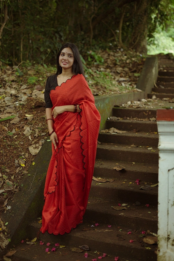Antique Fashion  New Premium And High Quality gadhwal chex Saree That is Super Stylish and Pretty  - Red