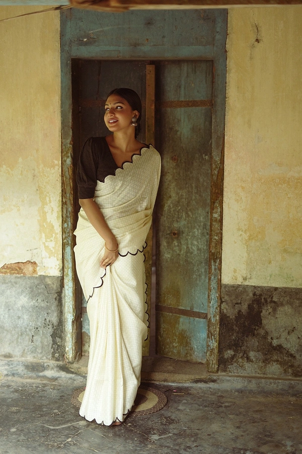 Antique Fashion 1 New Premium And High Quality gadhwal chex Saree That is Super Stylish and Pretty  - White