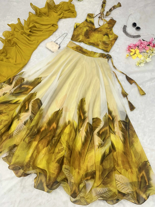 Antique Fashion You gonna love elegance with Modern touch ,Here we Presenting Exclusive Real shoot Design 🌸 - colour 2