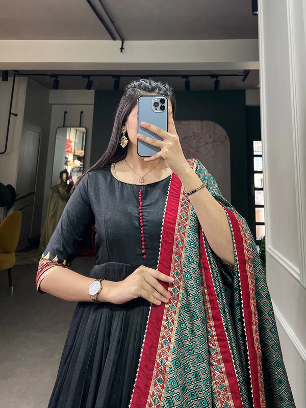Antique Fashion  Ready to Wear Gown - green, M