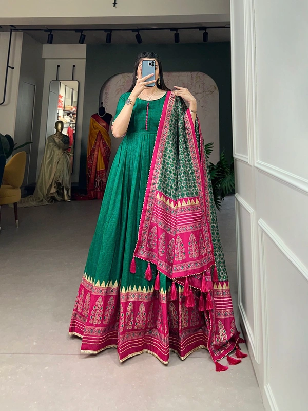 Antique Fashion  Ready to Wear Gown - green, M