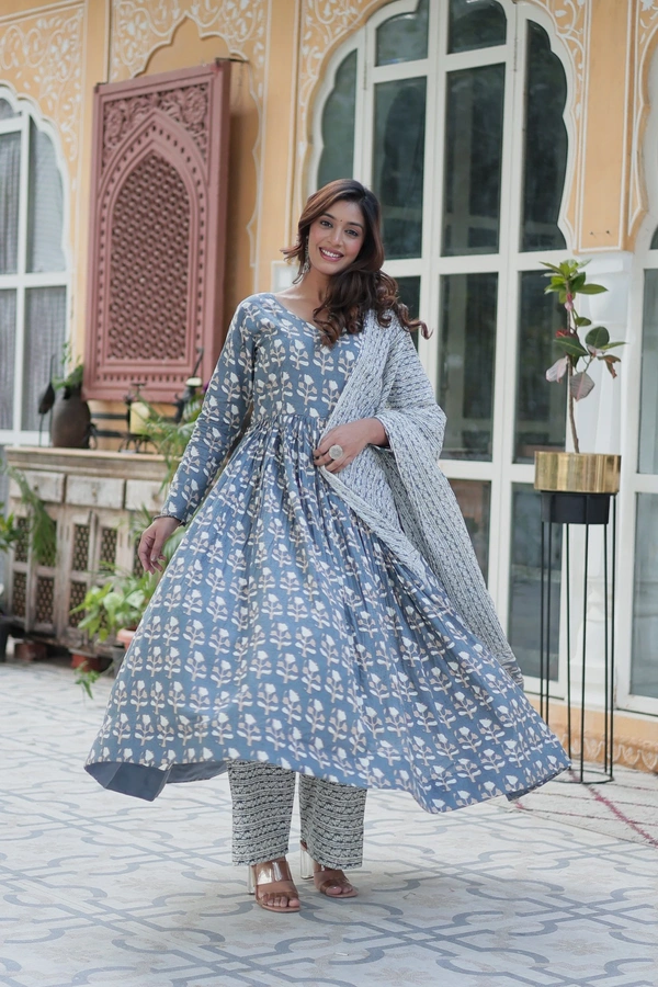 Antique Fashion 1 Kurti Pant duppta Set - L, Granny Smith