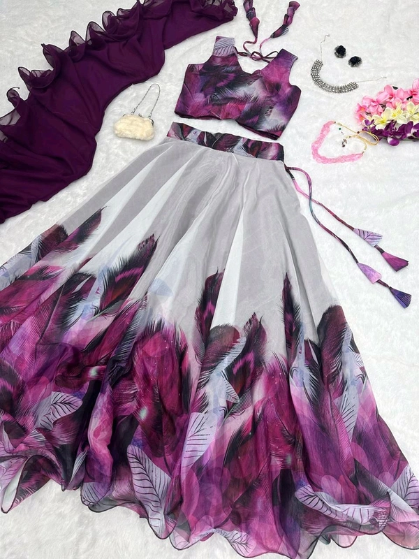 Antique Fashion You gonna love elegance with Modern touch ,Here we Presenting Exclusive Real shoot Design 🌸 - colour 3