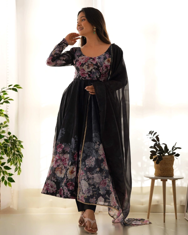 Antique Fashion  *PURE SOFT ORGANJA SILK FABRIC FULLY FLAIR KALI PATTERN AND CANVAS PATTA WITH DUPPTA SET ,PENT READY TO WEAR* - Xl (42)