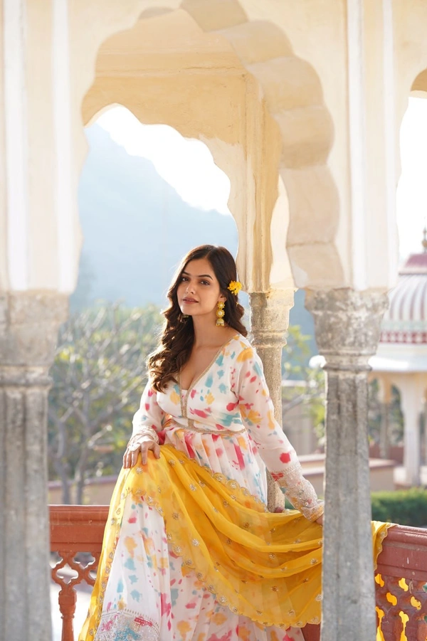 Antique Fashion 1 PREMIUM READYMADE GOWN WITH DUPATTA SET - L (40)