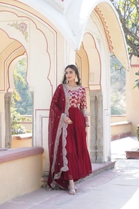 Antique Fashion 1 Faux Blooming gown with Viscose Dyable Jacquard With Sequins Embroidered Work Faux Blooming Dupatta it will enhance can combine the best parts of western and Indian wear into one stunning ensemble - maroon, L (40)